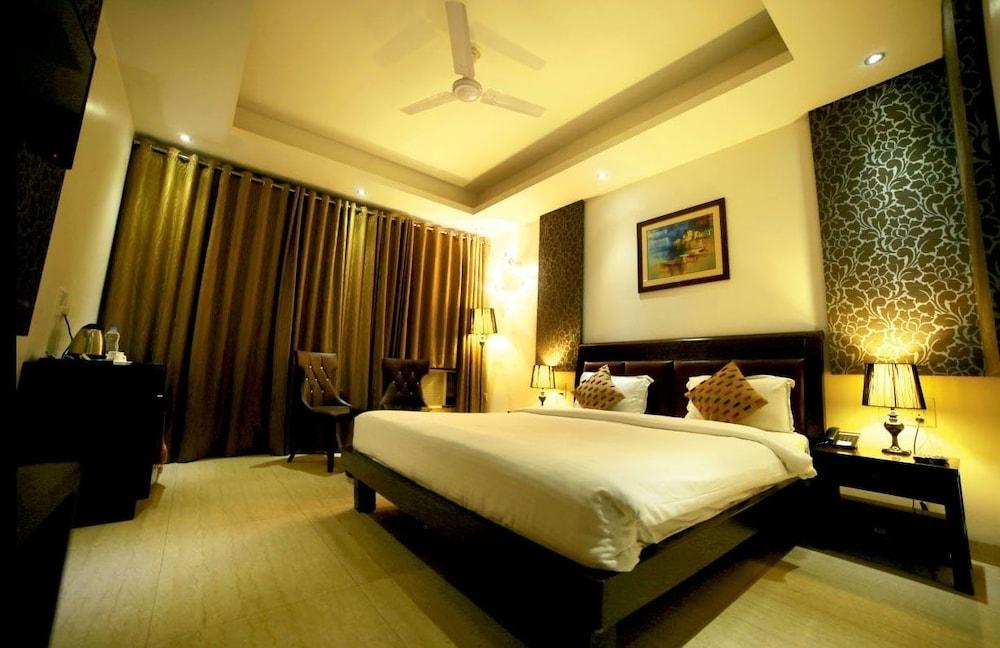 Golden Blossom Imperial Resorts Лакхнау Экстерьер фото