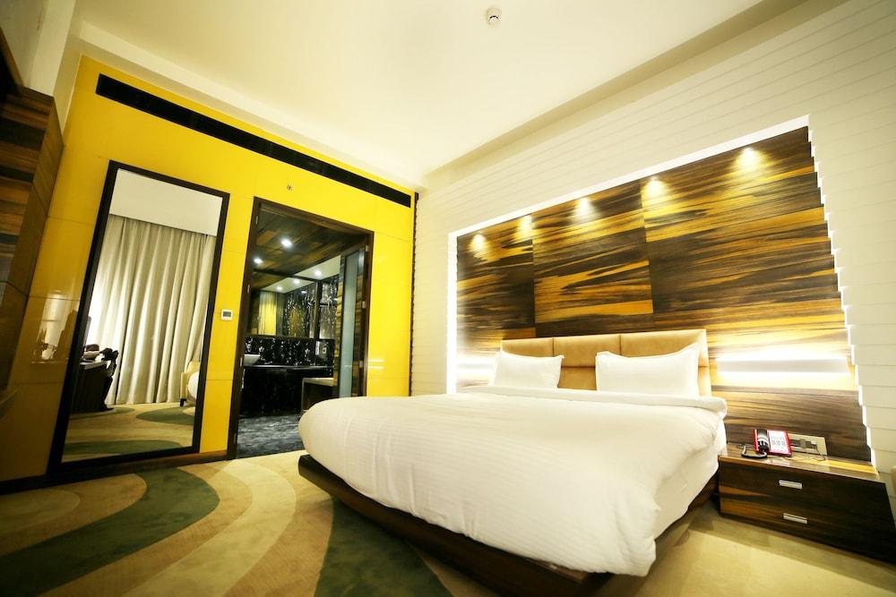 Golden Blossom Imperial Resorts Лакхнау Экстерьер фото