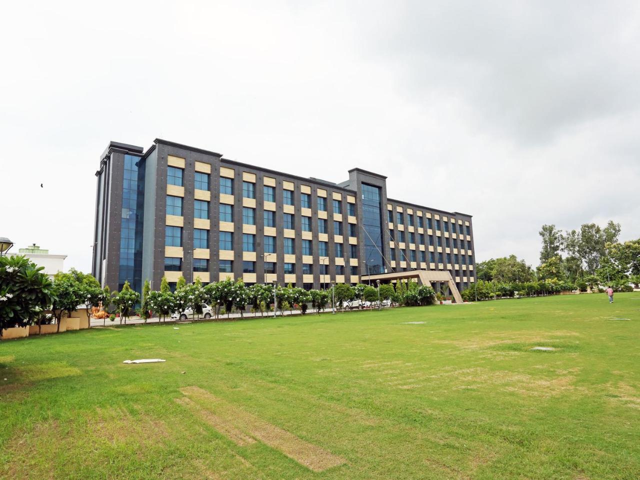 Golden Blossom Imperial Resorts Лакхнау Экстерьер фото