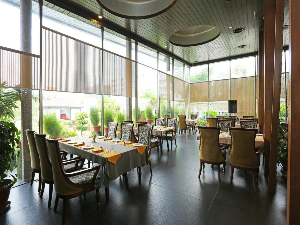 Golden Blossom Imperial Resorts Лакхнау Экстерьер фото