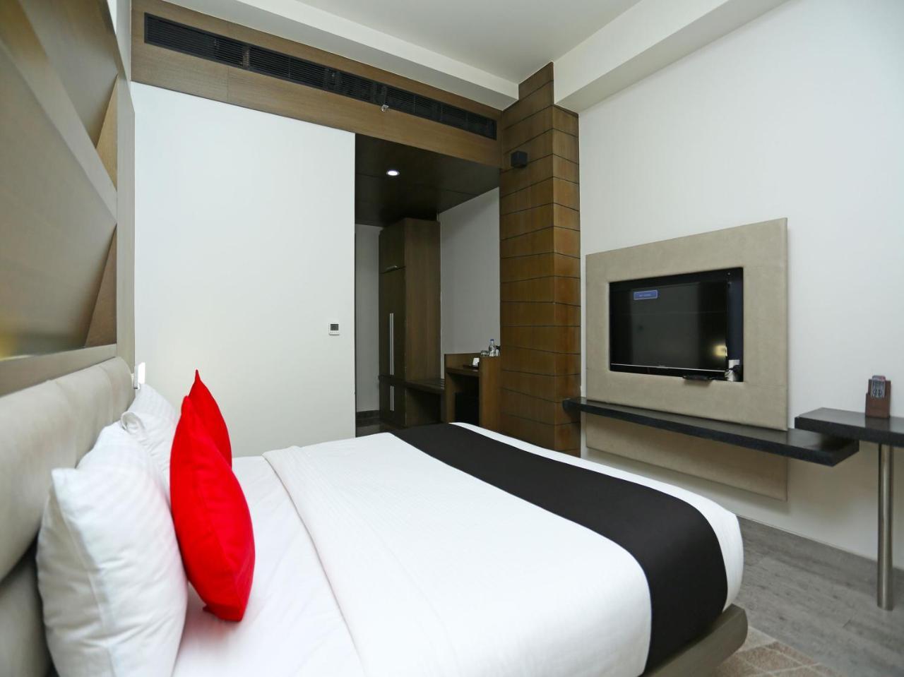 Golden Blossom Imperial Resorts Лакхнау Экстерьер фото