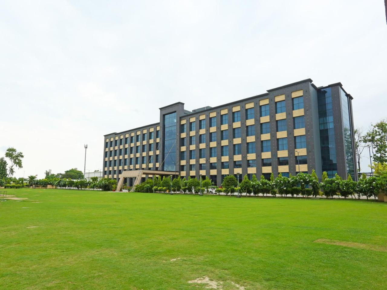 Golden Blossom Imperial Resorts Лакхнау Экстерьер фото