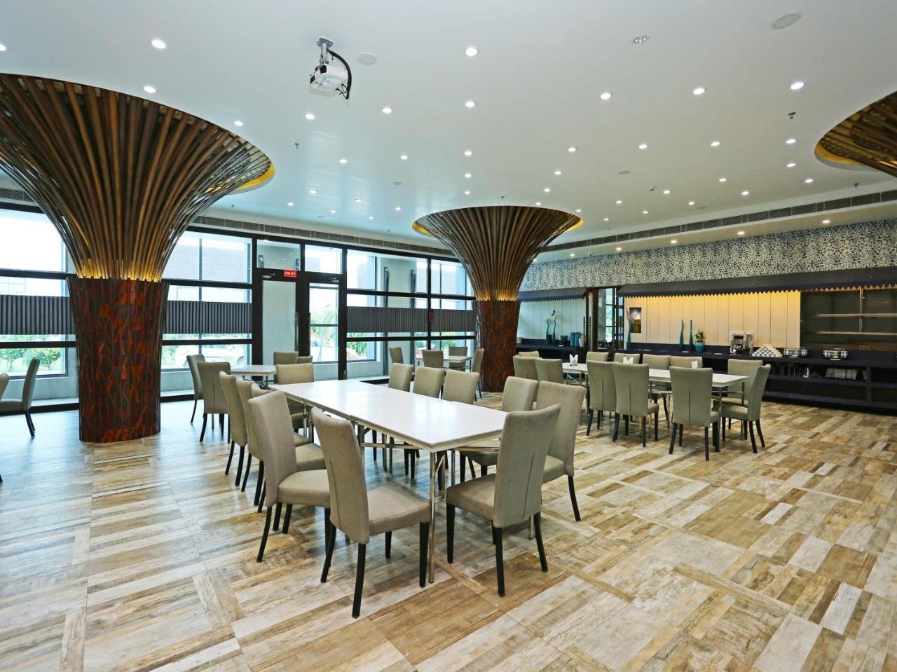 Golden Blossom Imperial Resorts Лакхнау Экстерьер фото